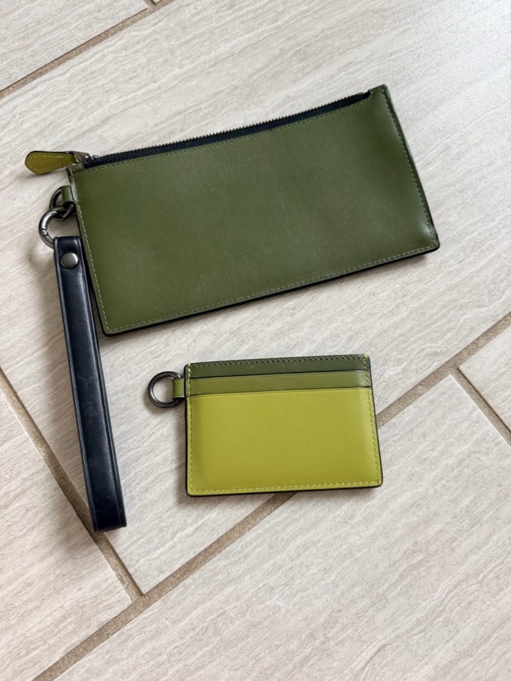 Coach Olive & Lime Green Leather Wristlet Clutch with Card Holder - Picture 2 of 2